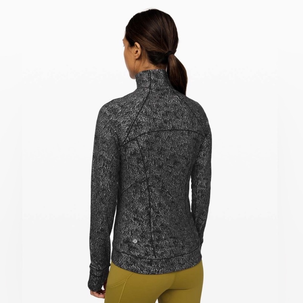 Lululemon outrun the elements 1/2 zip. Size 4.